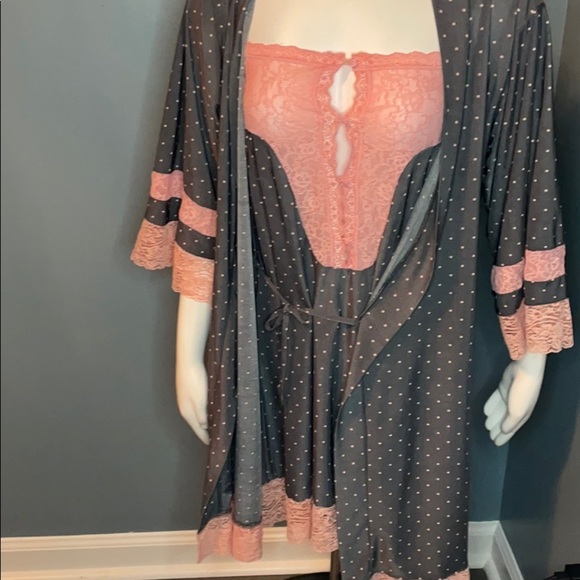 Nanette Lepore Polkadot Nightgown & Bathrobe MD - Picture 4 of 10